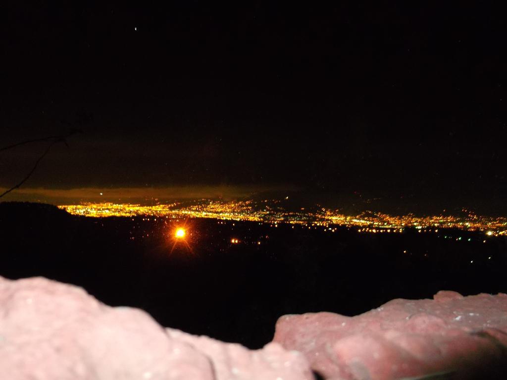 Hotel Las Fresas Del Volcan Poas Sabana Redonda Room photo