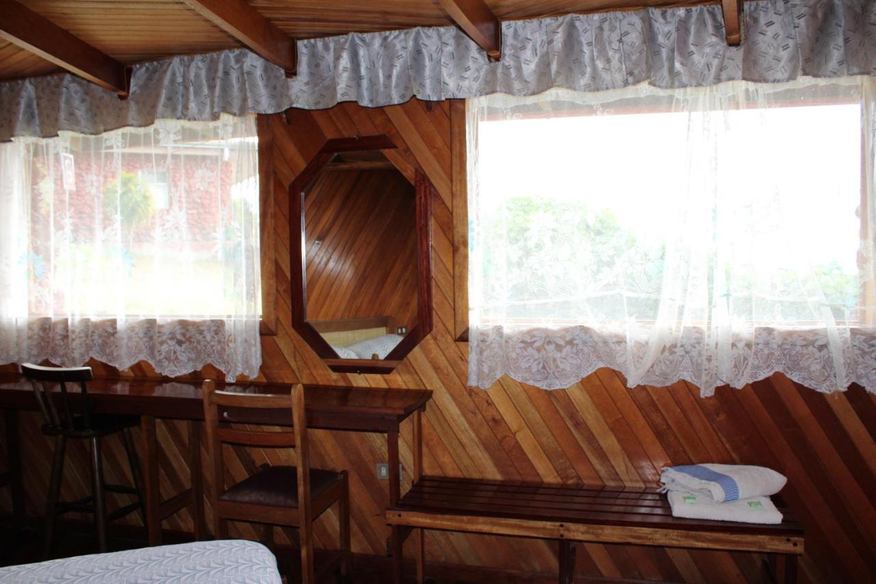 Hotel Las Fresas Del Volcan Poas Sabana Redonda Exterior photo